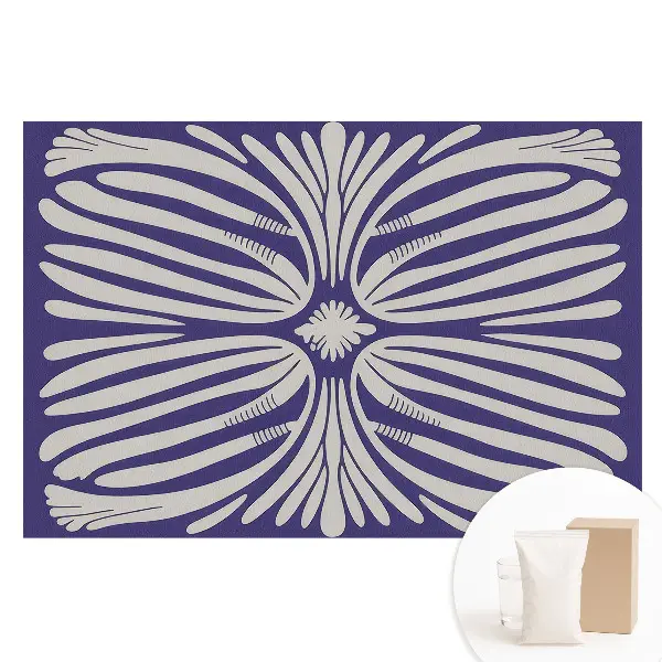 Tapet nețesut cu motive florale simetrice pe fond violet