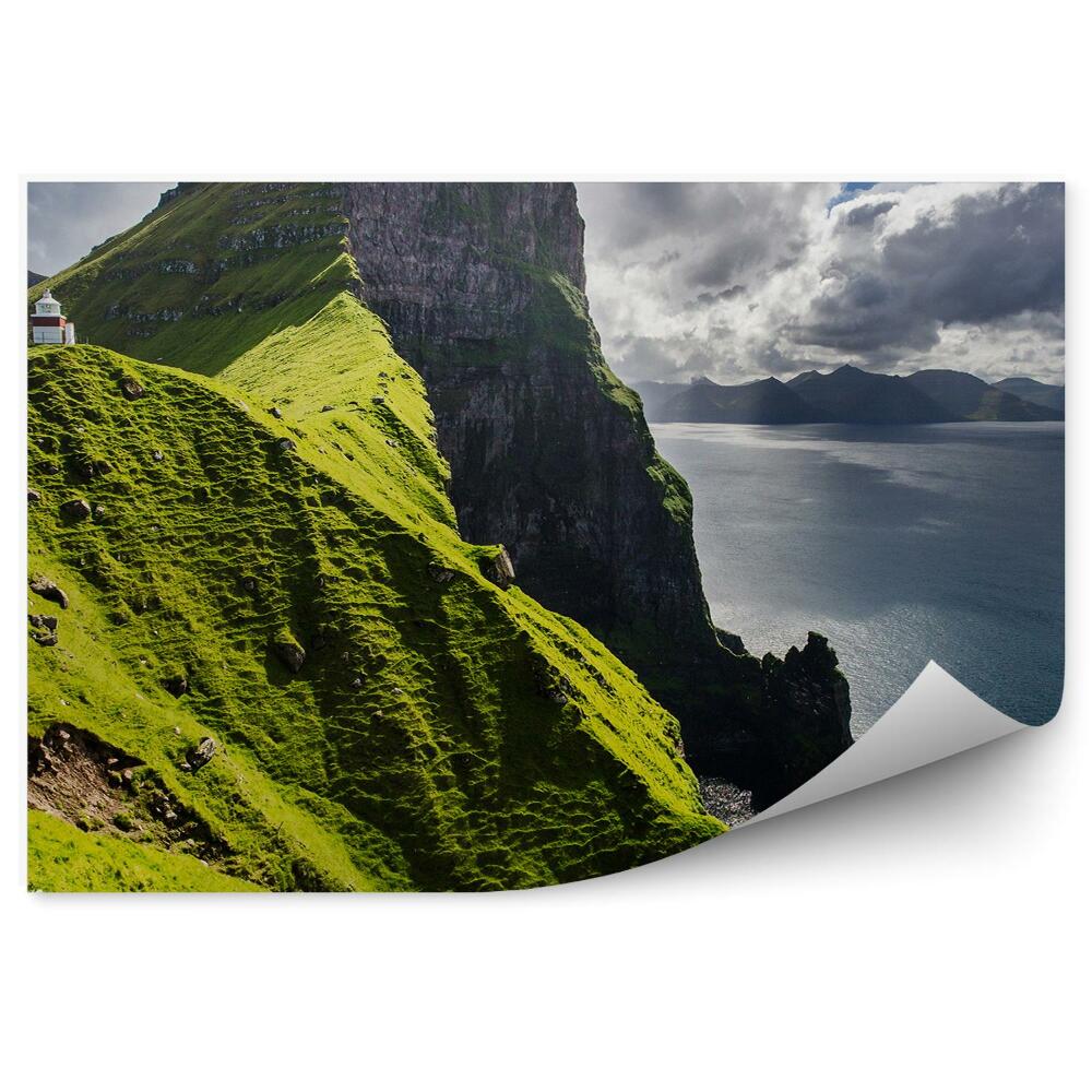 Decor fototapet Farul Kallur Insulele Feroe Munți Iarbă Ocean Cer Nori