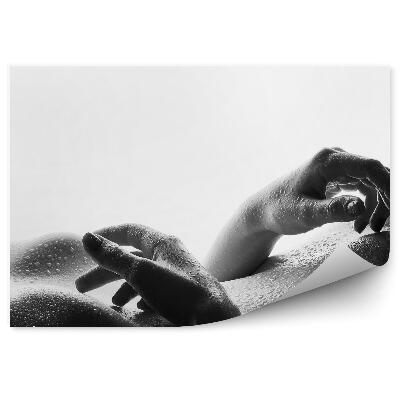 Fototapet Corpul femeii senzuale cu picături de apă alb-negru