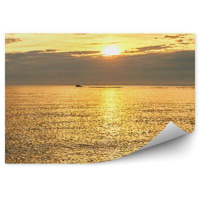 Fototapet vintage Nori De Apă Ale Mării Baltice Pe Cerul Portocaliu