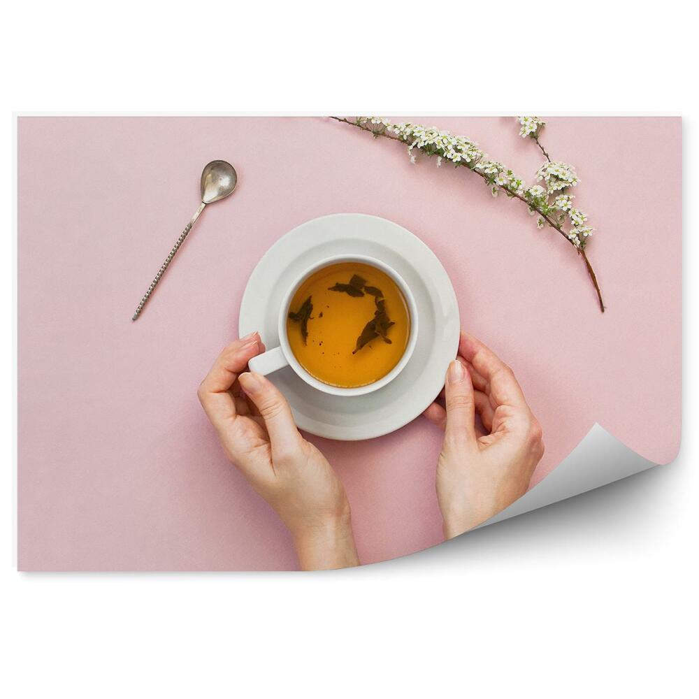 Fototapet perete Mâinile feminine cupa albă fundal roz crenguță flori