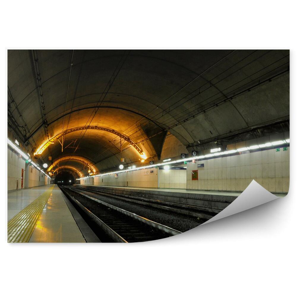 Fototapet vintage Tunelul de metrou urmărește lumina stației
