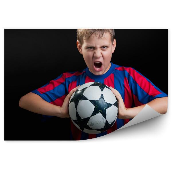 Fototapet perete Băiat ținând în mână o minge de fotbal