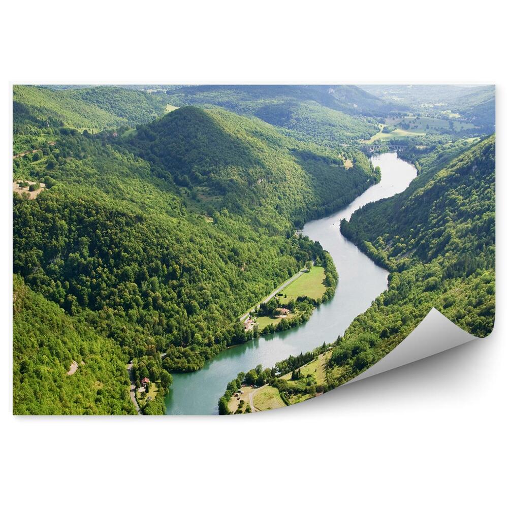 Decor fototapet Râu Verde Munți Copaci Drum Case Cer