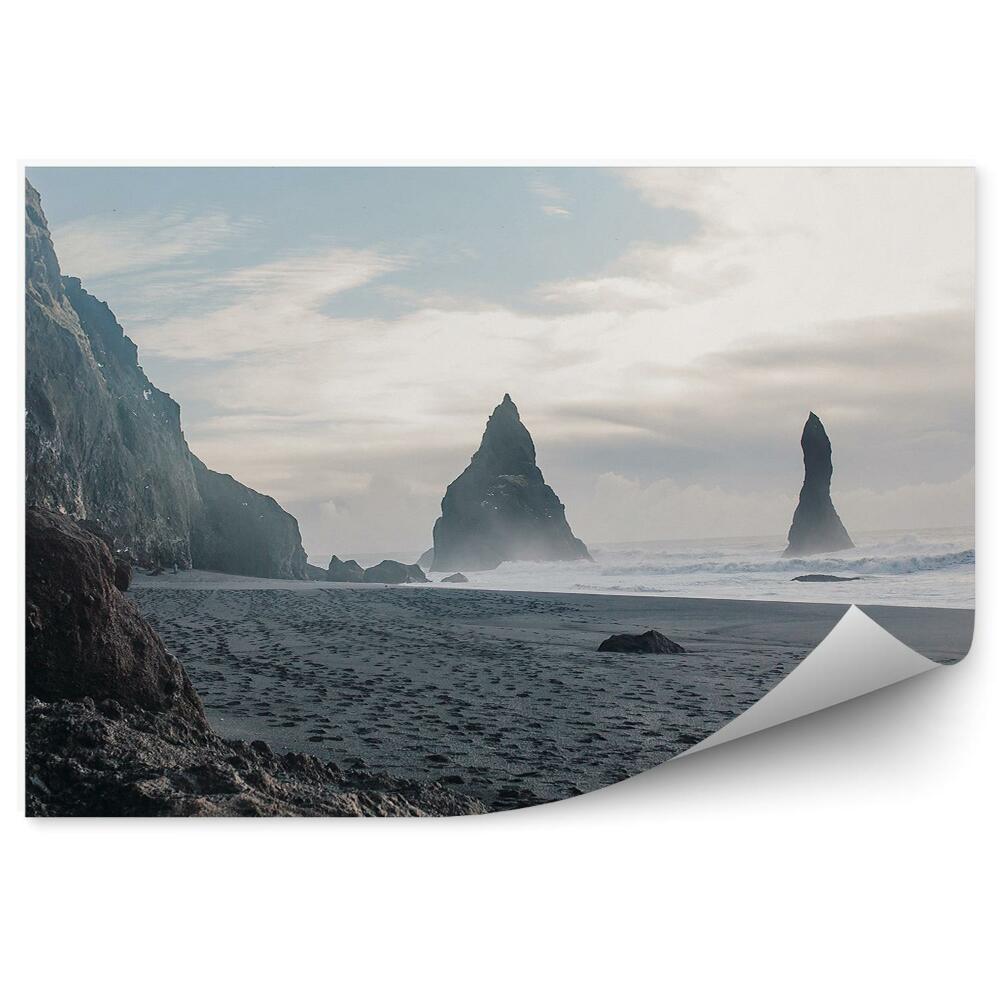 Fototapet vintage Valuri de apă plajă stânci munți de piatră