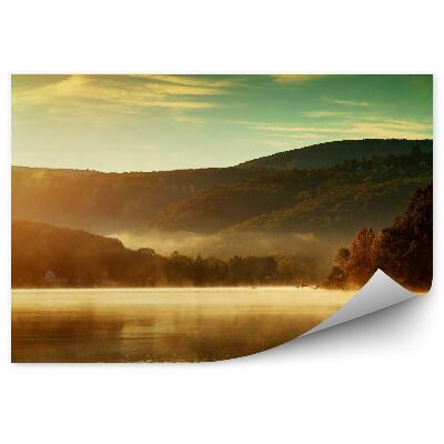 Fototapeta Piękna jesień krajobraz jezioro w porannej mgle