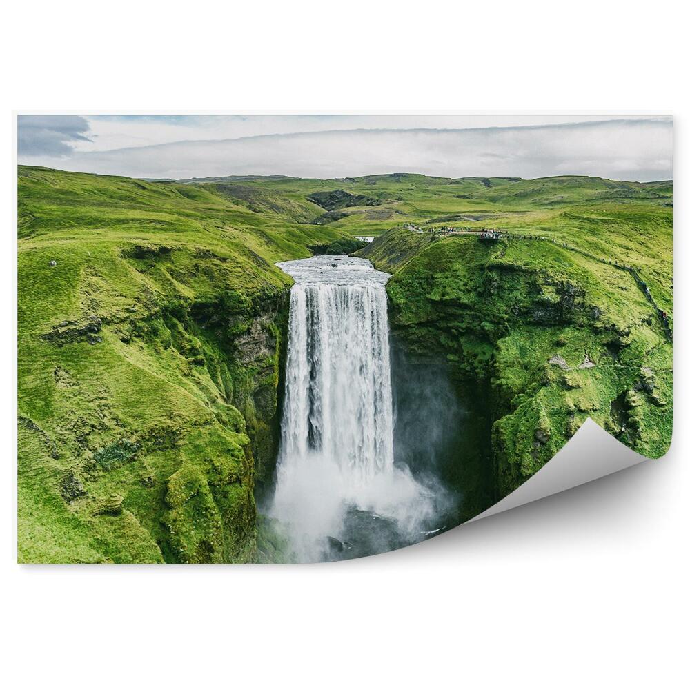 Decor fototapet Câmpuri verzi cascada turiști peisaj