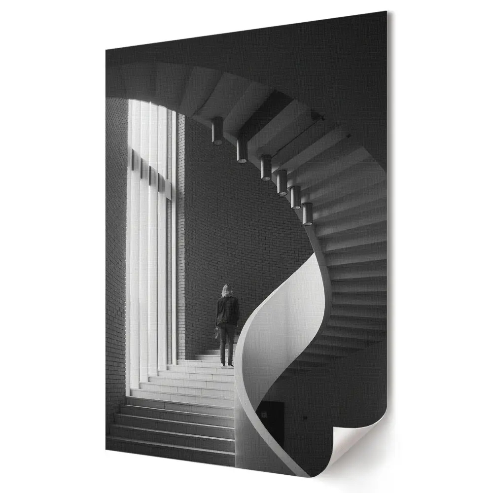 Poster decorativ cu design monocrom reprezentând o scară în spirală