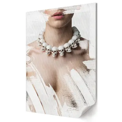 Tablou canvas cu grafică murală reprezentând un colier elegant cu craniu macabru