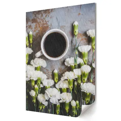 Poster decorativ Cafea printre garoafe albe