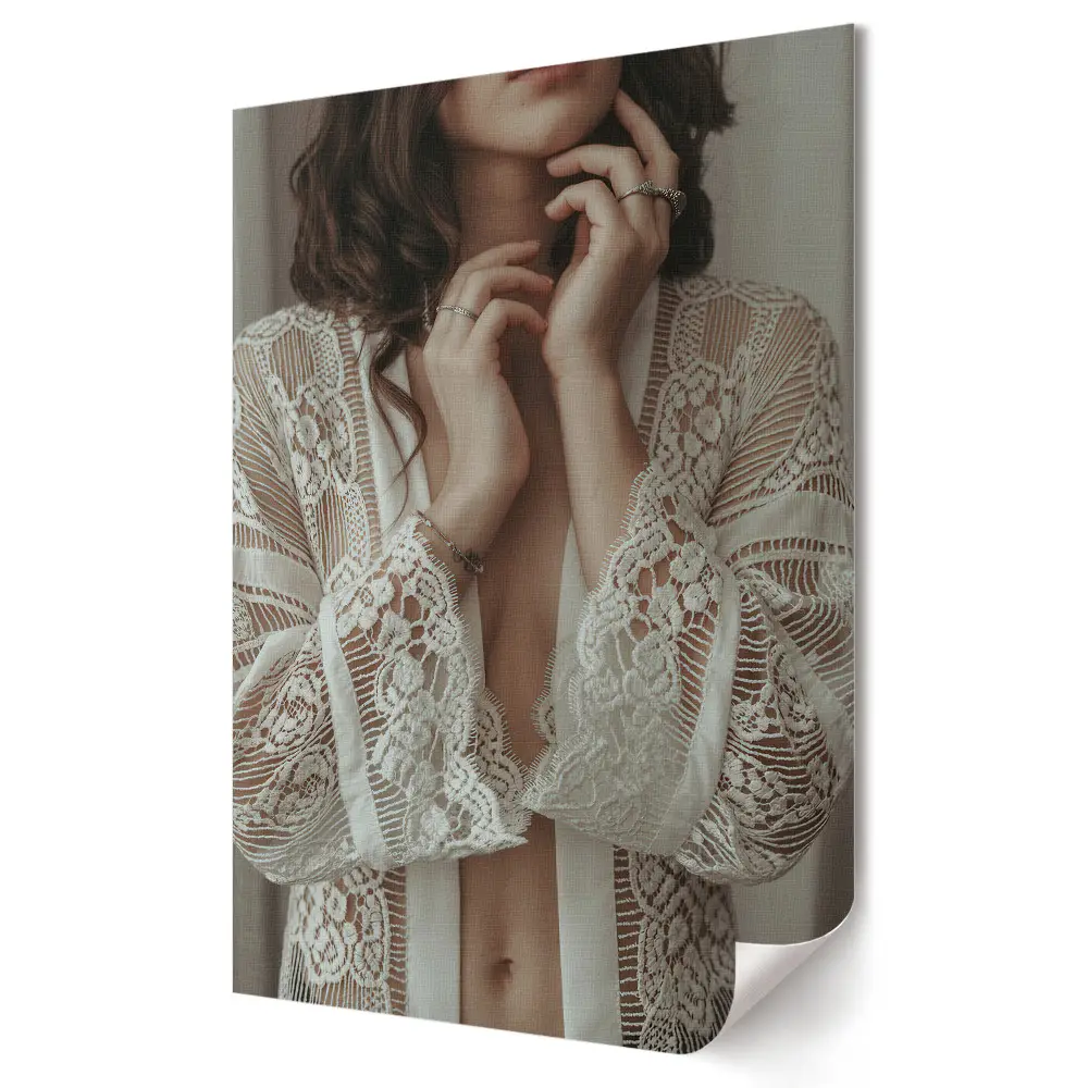 Poster decorativ Eleganță într-un șal de dantelă