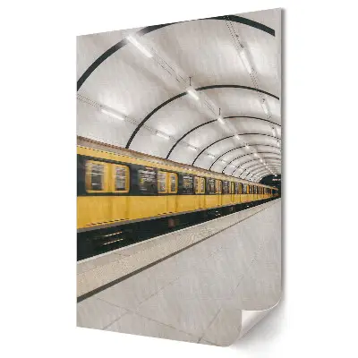 Poster de perete Trenul auriu din metroul modern