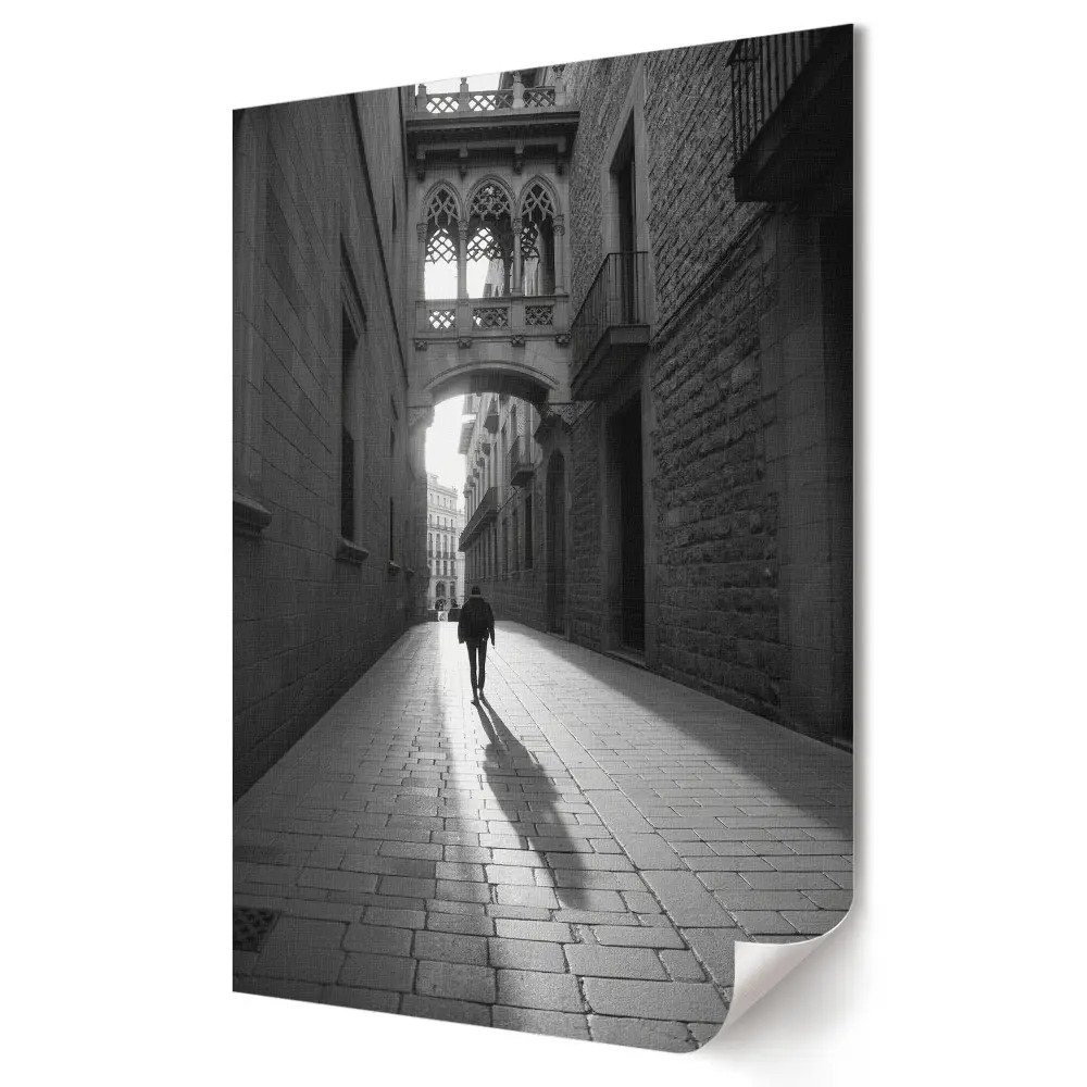 Poster de perete O plimbare solitară pe o stradă alb-negru