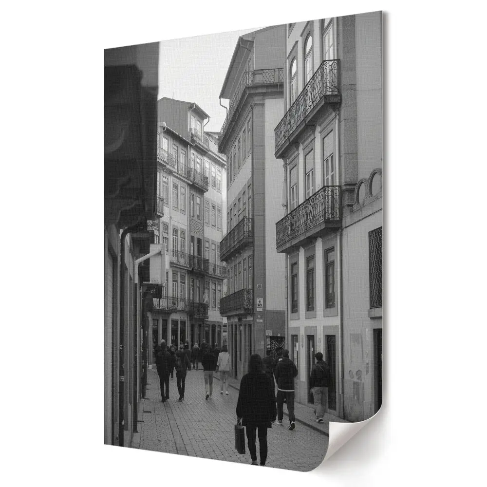Tablou canvas reprezentând o plimbare pe o stradă îngustă a orașului