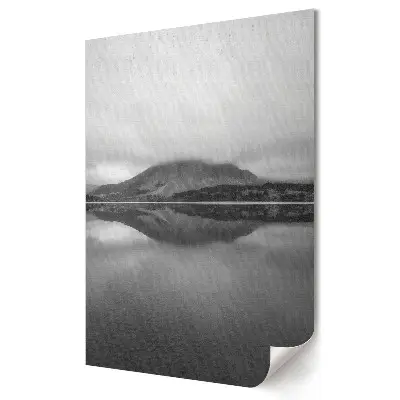 Tablou canvas Liniștea unui lac de munte în monocrom