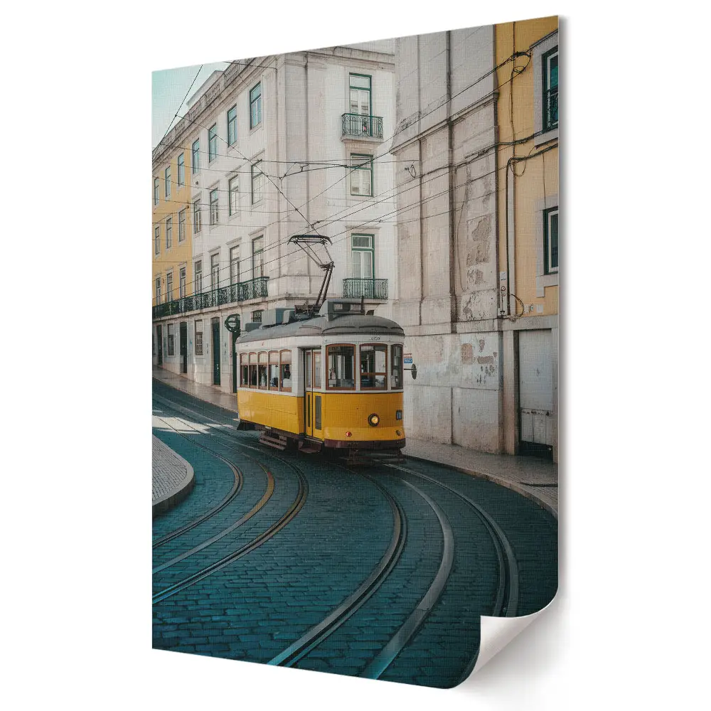 Tablou canvas cu tramvai auriu pe o stradă îngustă