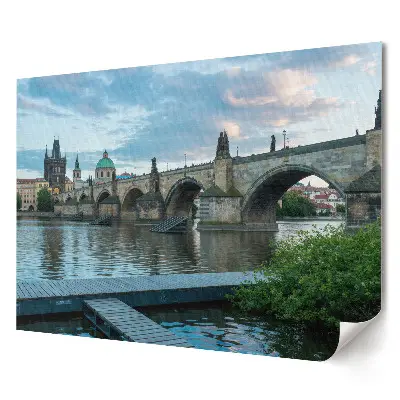Poster stilizat cu Podul Carol din Praga la amurg pentru living