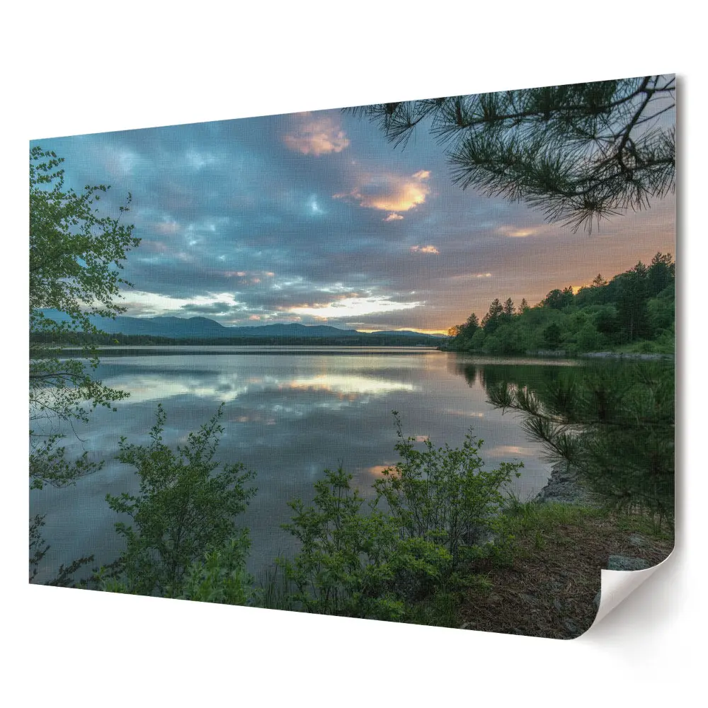 Tablou canvas modern cu peisaj liniștit pe malul lacului la amurg