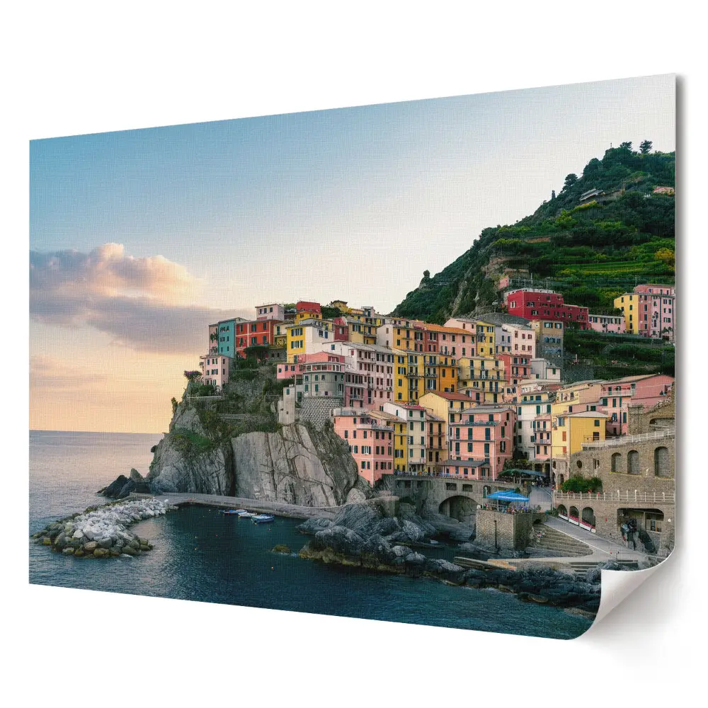 Poster decorativ pentru living cu un sat pitoresc de pe litoralul Italiei