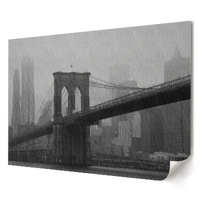 Poster stilizat pentru living reprezentând Podul Brooklyn în oraș încețoșat