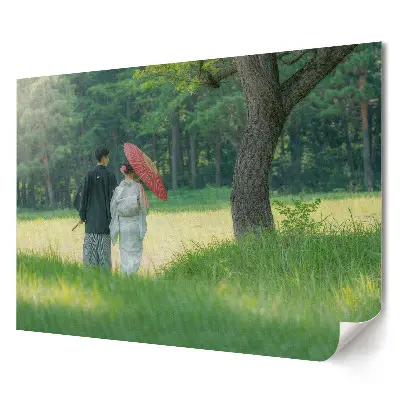 Poster de perete O plimbare printre verdeață și tradiție