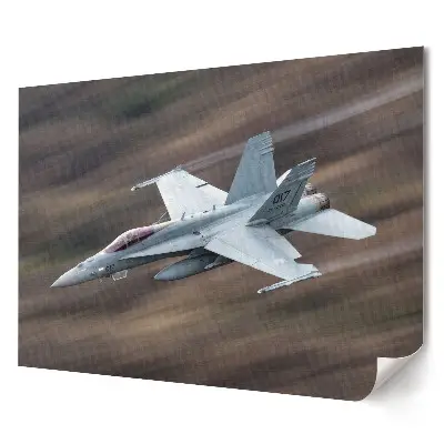 Poster de perete elegant cu avion de vânătoare în zbor deasupra unui peisaj