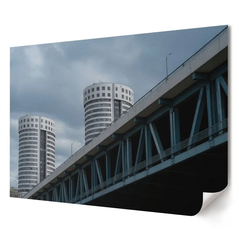 Poster de perete elegant cu arhitectură modernă sub nori