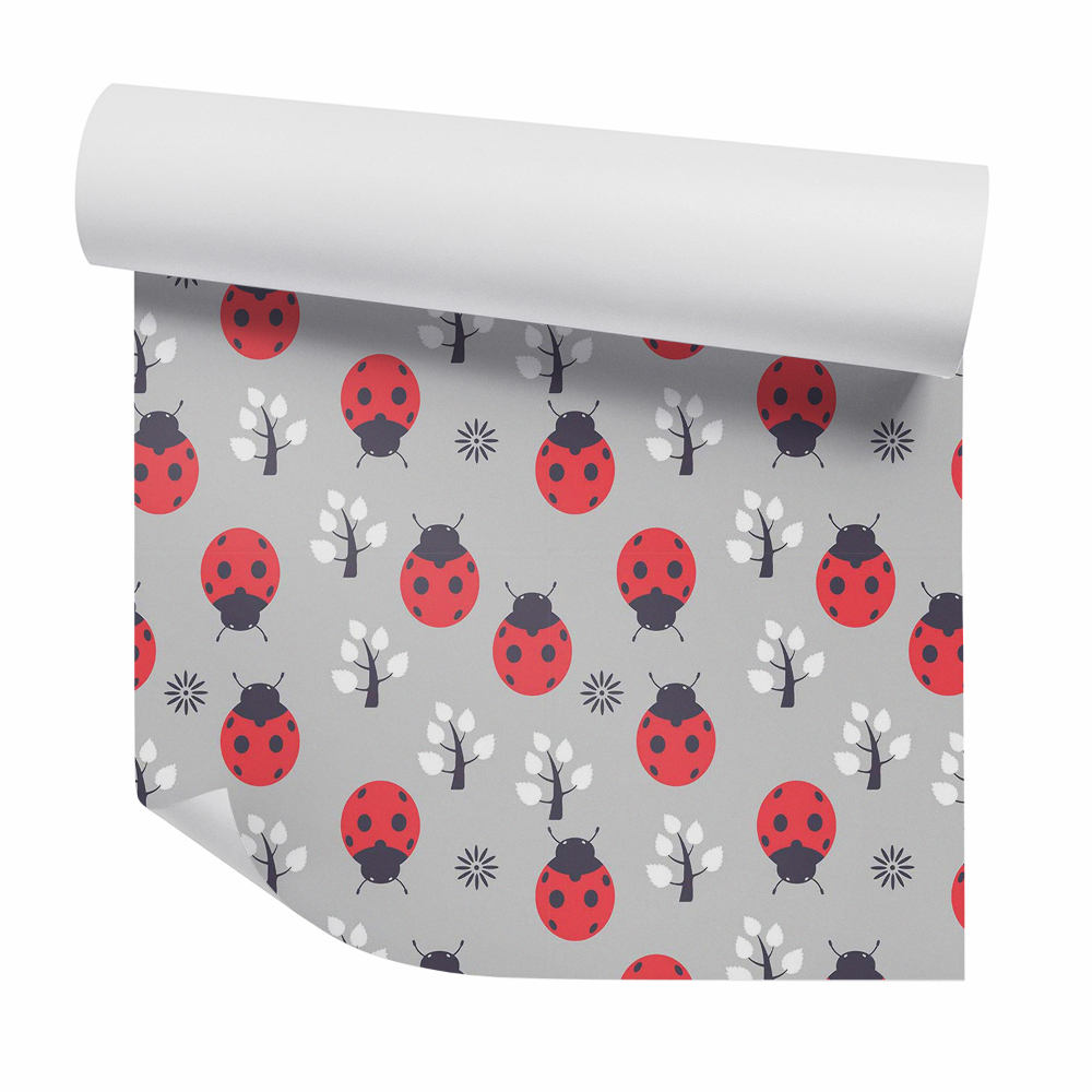 Tapet decorativ Buburuze și copaci cu frunze