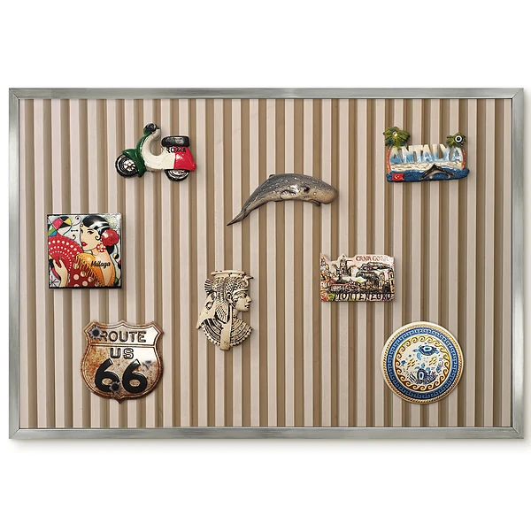 Tablă magnetică de perete cu benzi verticale în nuanță deschisă de lemn