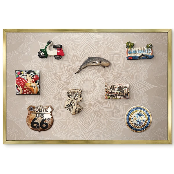 detalii subtile în tonuri de bej cu ramă aurie