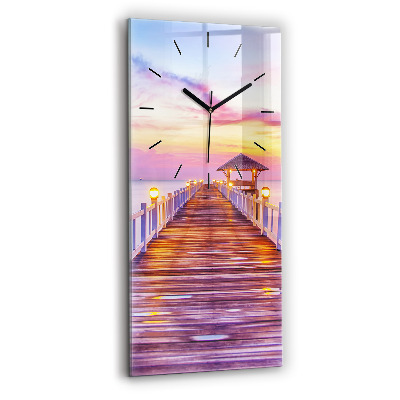 Ceas de sticlă pe perete vertical Pod în port seara