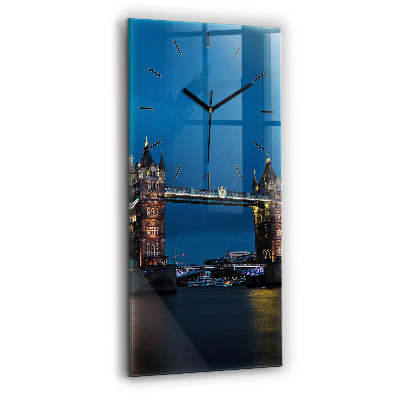 Ceas de sticlă pe perete vertical Tower Bridge Londra noaptea
