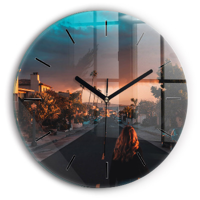 Femeie pe drum Ceas rotund de perete din sticlă