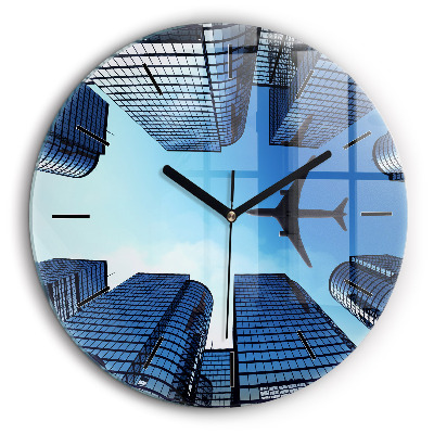Ceas rotund de perete din sticlă Avionul deasupra clădirilor